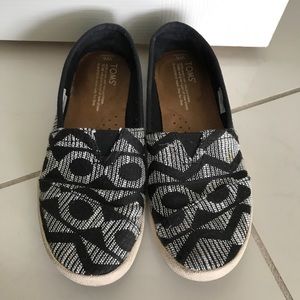Toms Avalon Black tribal slip ons